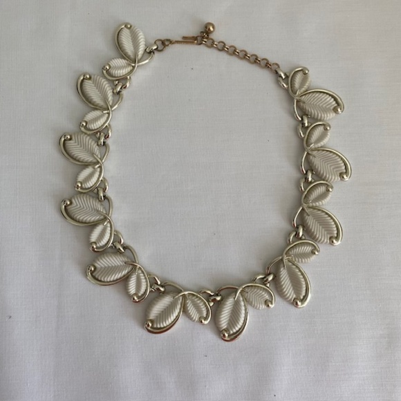 Vintage MARBOUX Signed Cream Leaf Design Silver Tone Choker Necklace - Picture 6 of 6
